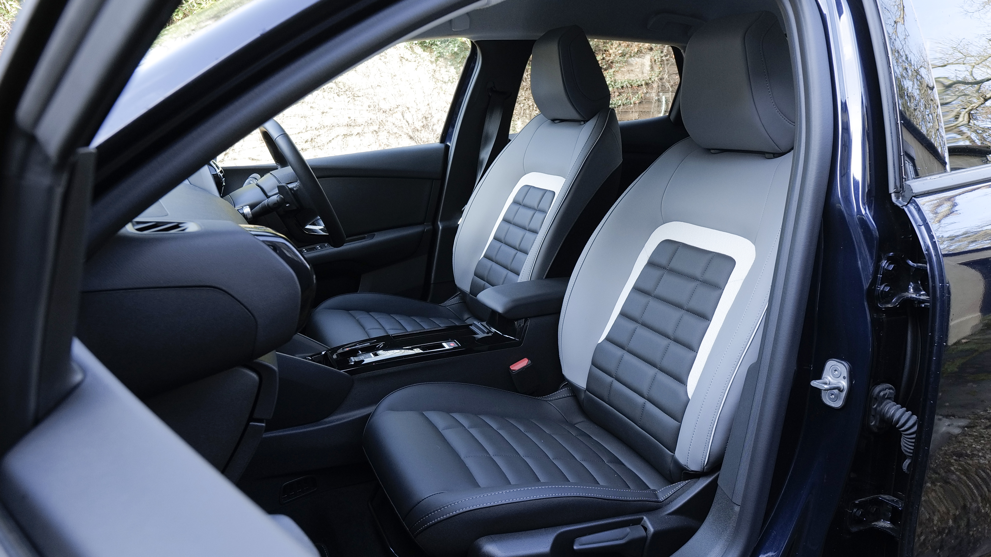 CITROEN E-C4 ELECTRIC HATCHBACK 100kW Plus Standard Range 50kWh 5dr Auto